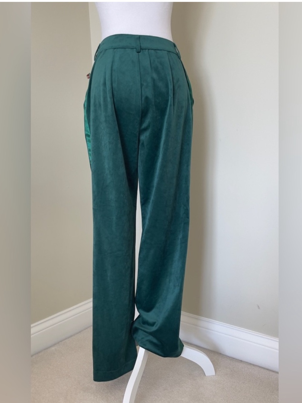 Avec Les Filles Green Suede with Satin Stripe Straight Leg Pants NWOT Size 8 - Picture 3 of 9